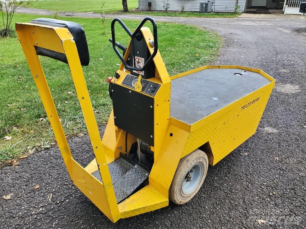 Taylor-Dunn SC090 牽引車