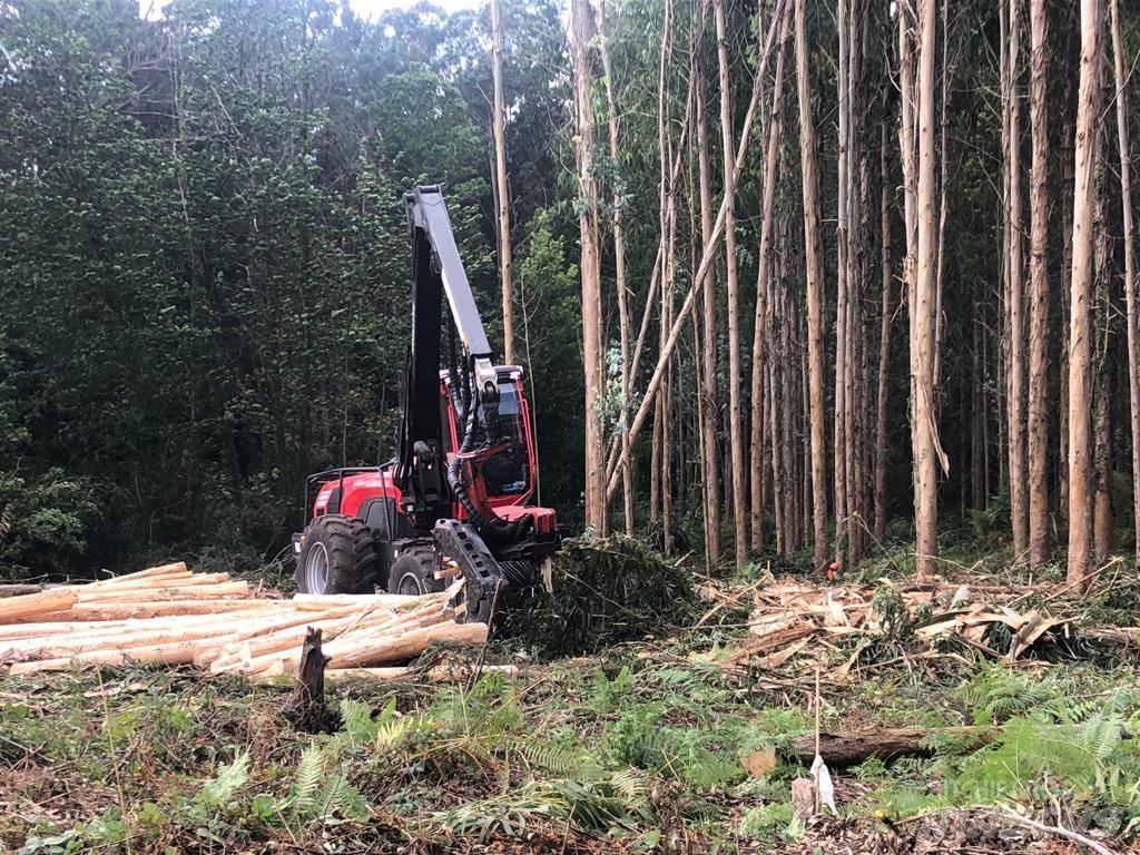 Komatsu 951 收穫機