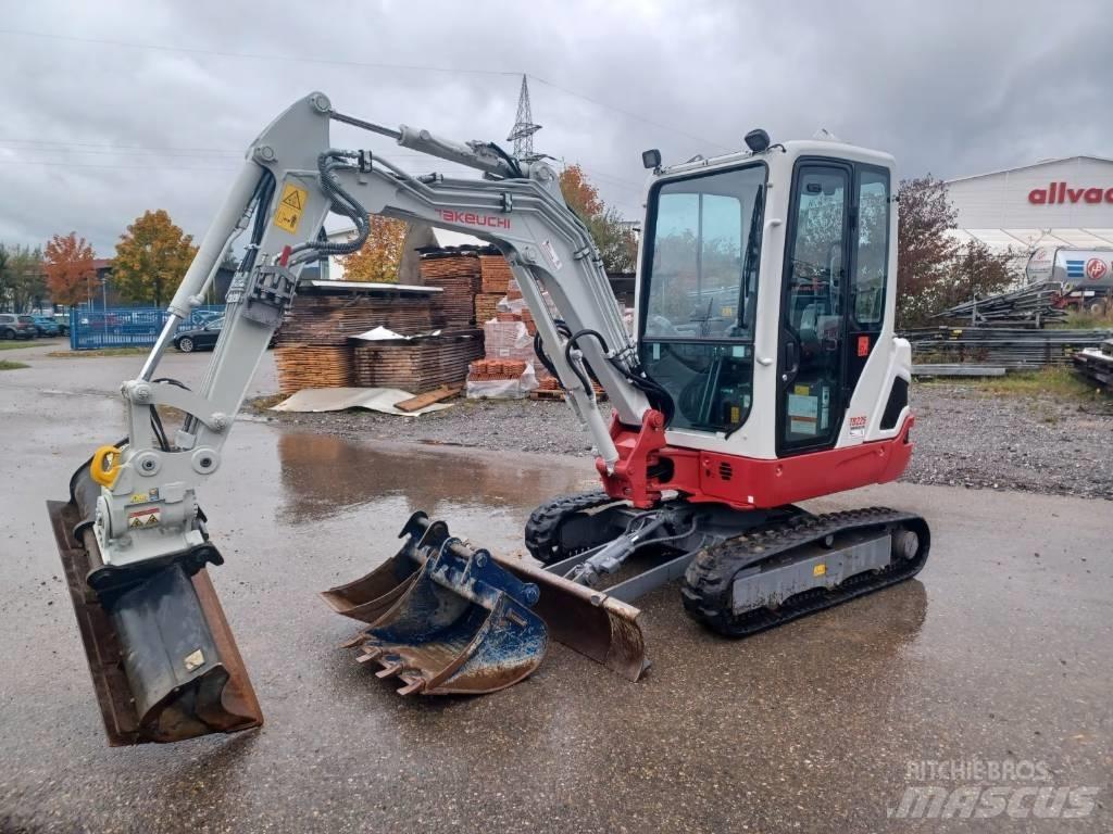 Takeuchi TB 225 小型挖土機/掘鑿機<7t(小型挖掘機)