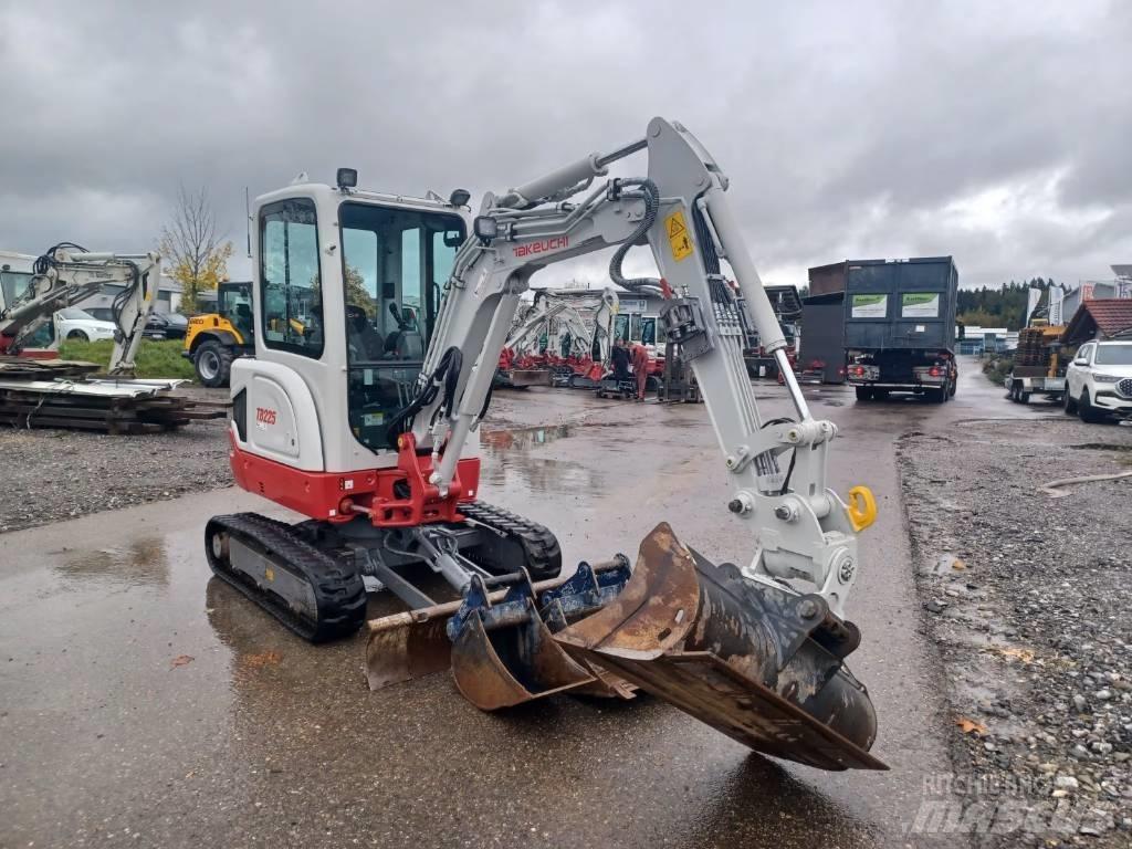 Takeuchi TB 225 小型挖土機/掘鑿機<7t(小型挖掘機)