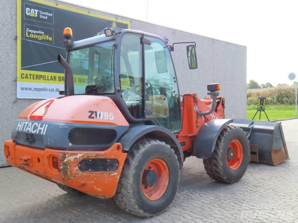 Hitachi ZX 95 輪胎式裝載機