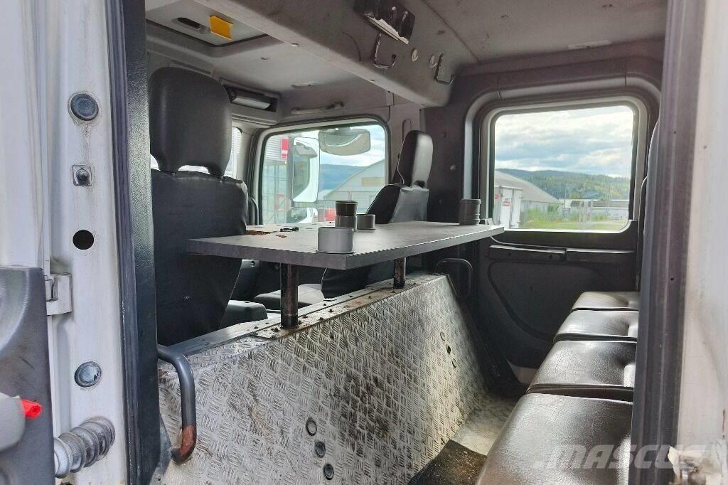 Mercedes-Benz 1018 貨箱式卡車