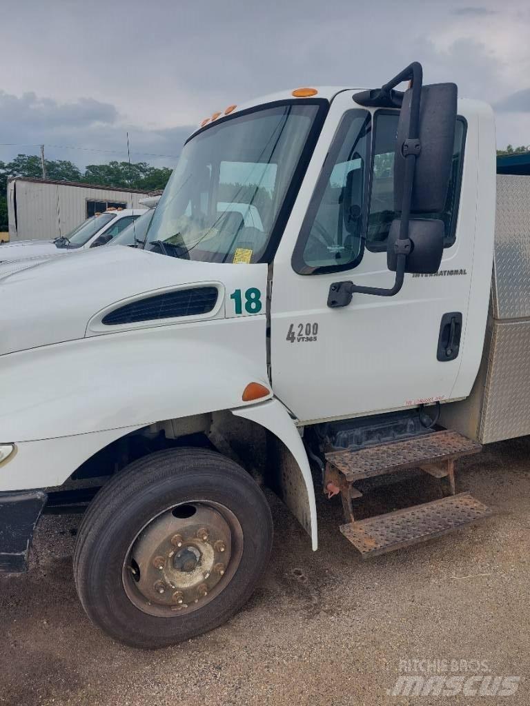 International 4200 傾卸式卡車