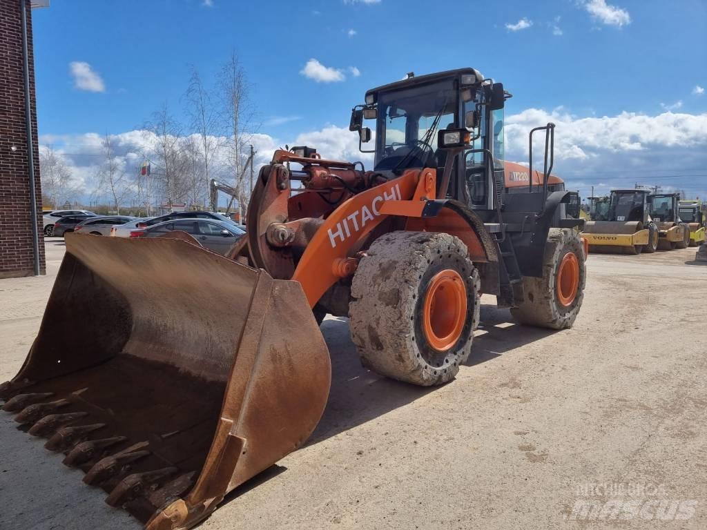Hitachi ZW 220 輪胎式裝載機