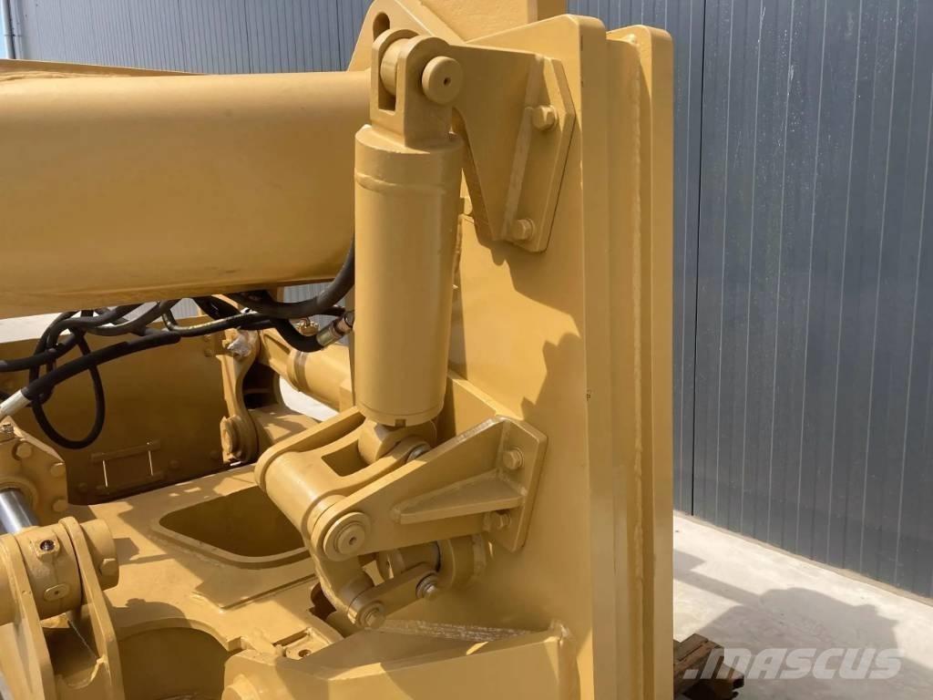 CAT D8 鬆土機