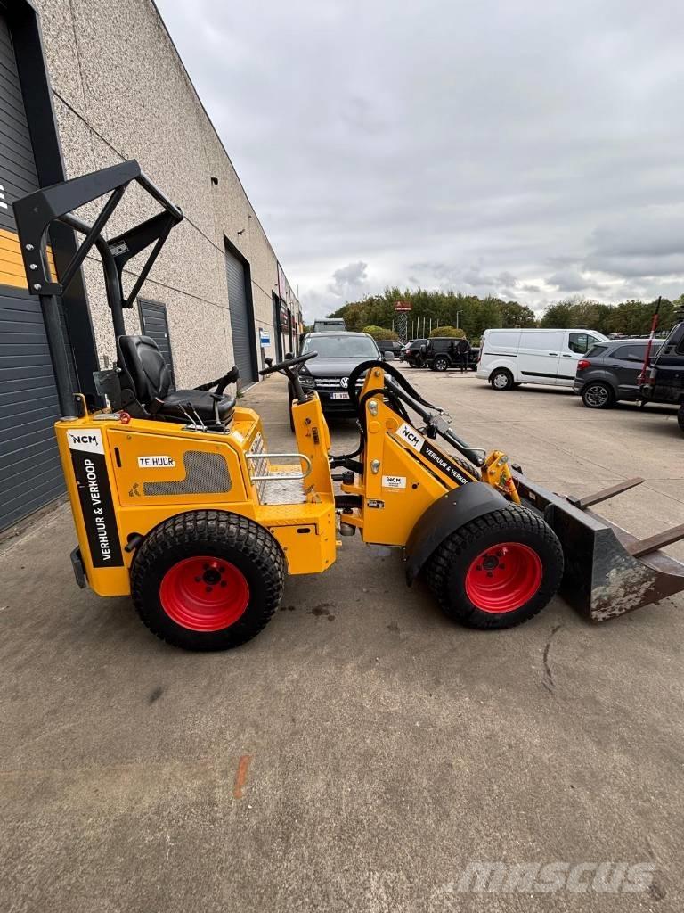 Knikmops KM 130 輪胎式裝載機