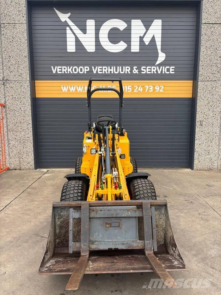 Knikmops KM 130 輪胎式裝載機