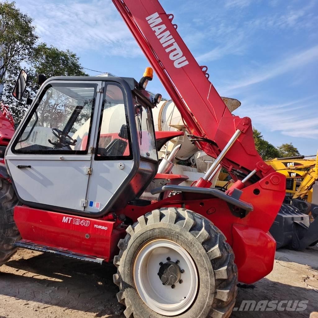 Manitou MT 1240 伸縮臂操作車