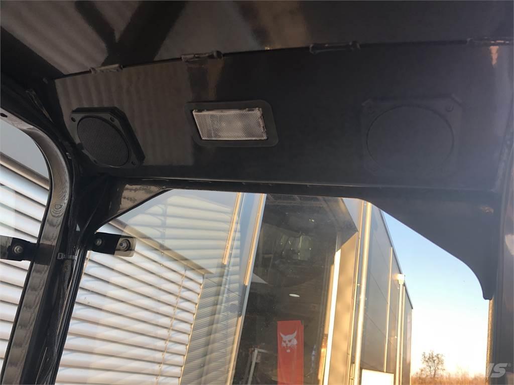  L23 反鏟裝載機