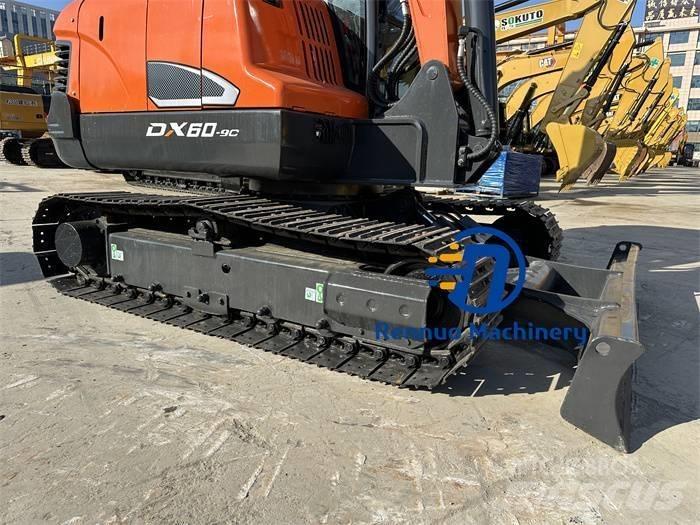 Doosan DX 60 小型挖土機/掘鑿機<7t(小型挖掘機)