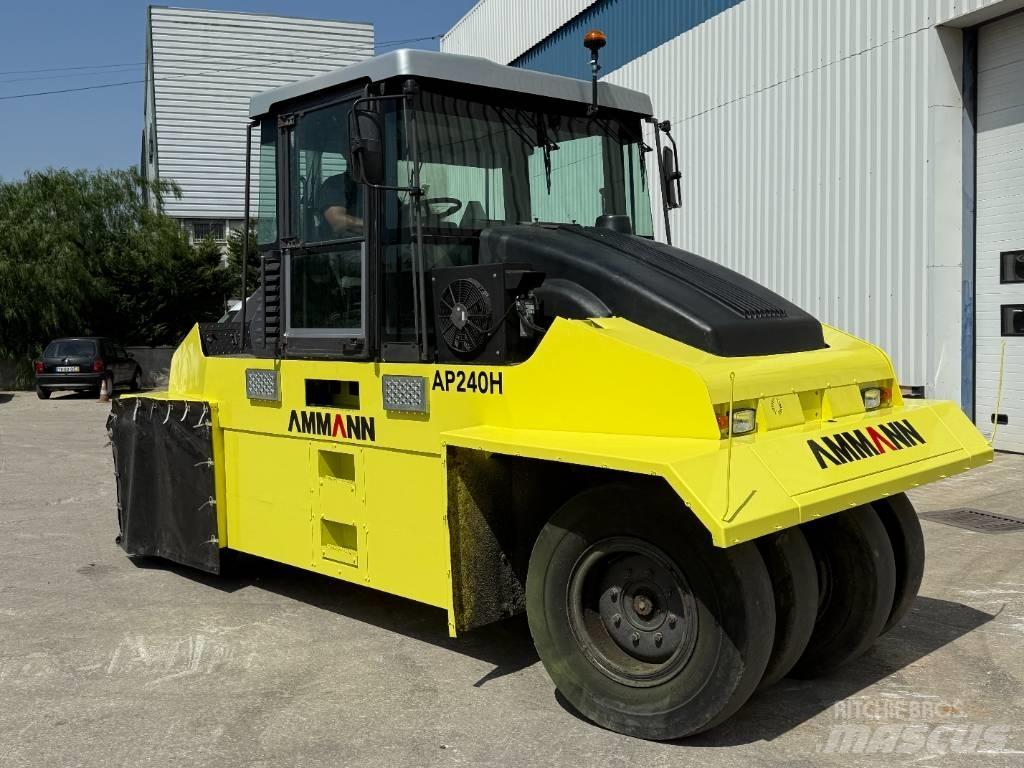 Ammann AP 240 H 膠輪滾壓機
