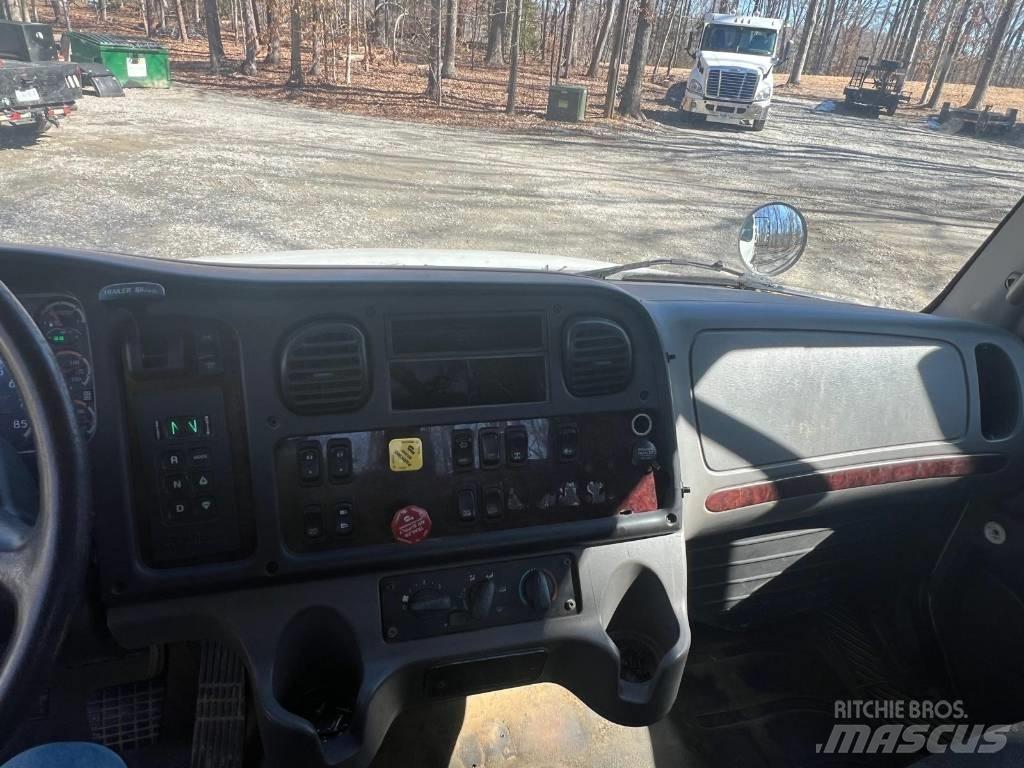 Freightliner M2106 曳引機組件