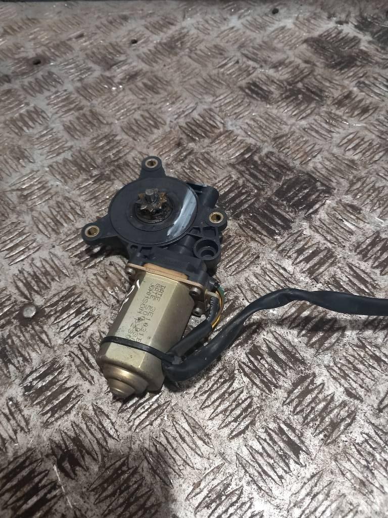MAN TGA 81286016130 駕駛室與內部