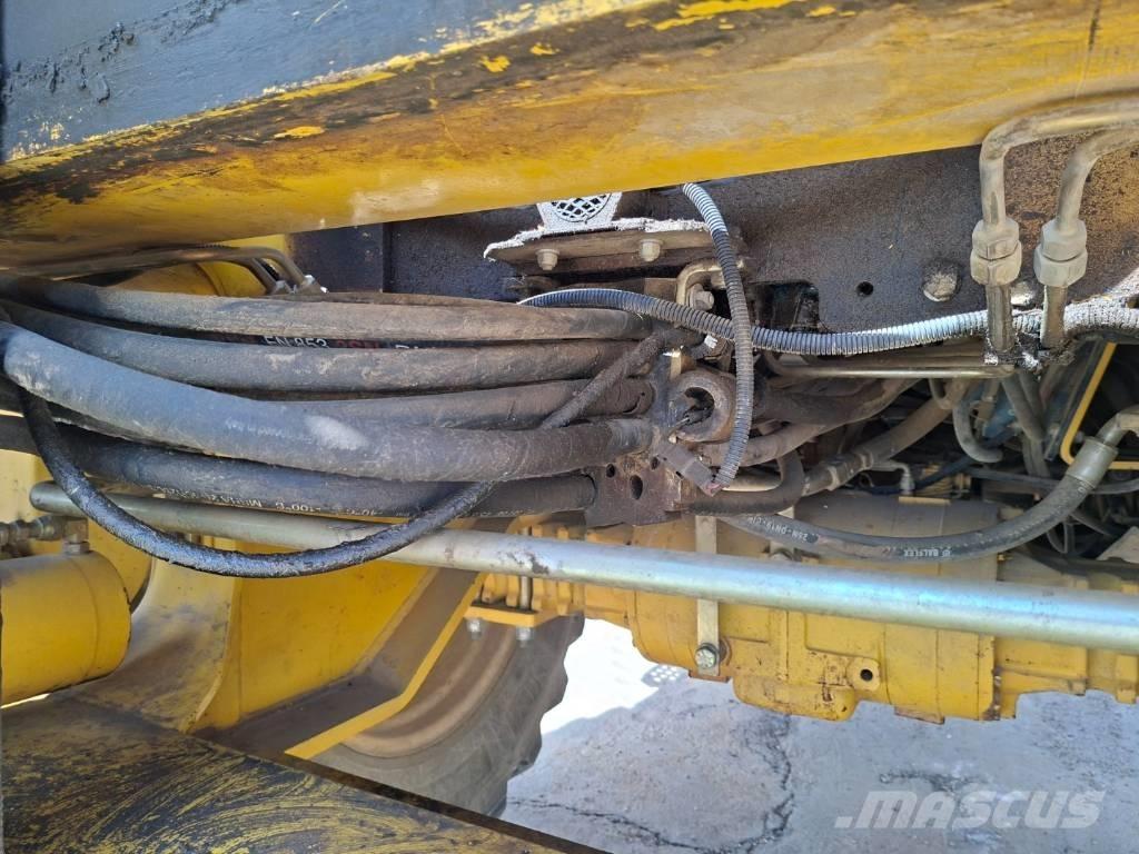Komatsu WB 91 R 反鏟裝載機