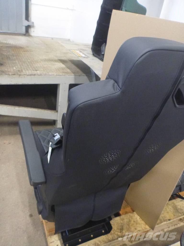 Mercedes-Benz Actros 駕駛室與內部