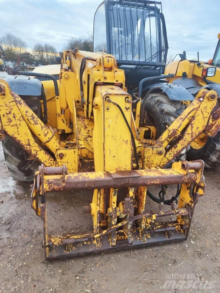 JCB 532-120 伸縮臂操作車