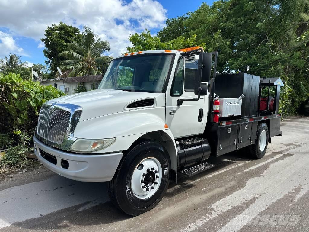 International 4300 運油車