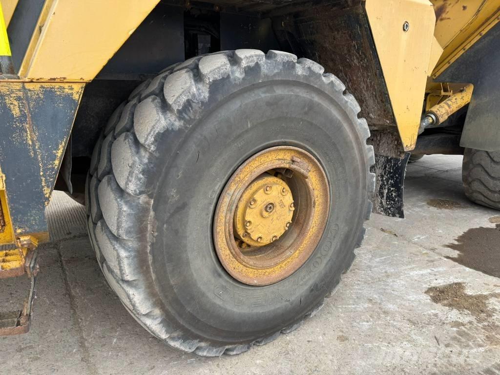 Komatsu HM 350-1 鉸接式起吊車