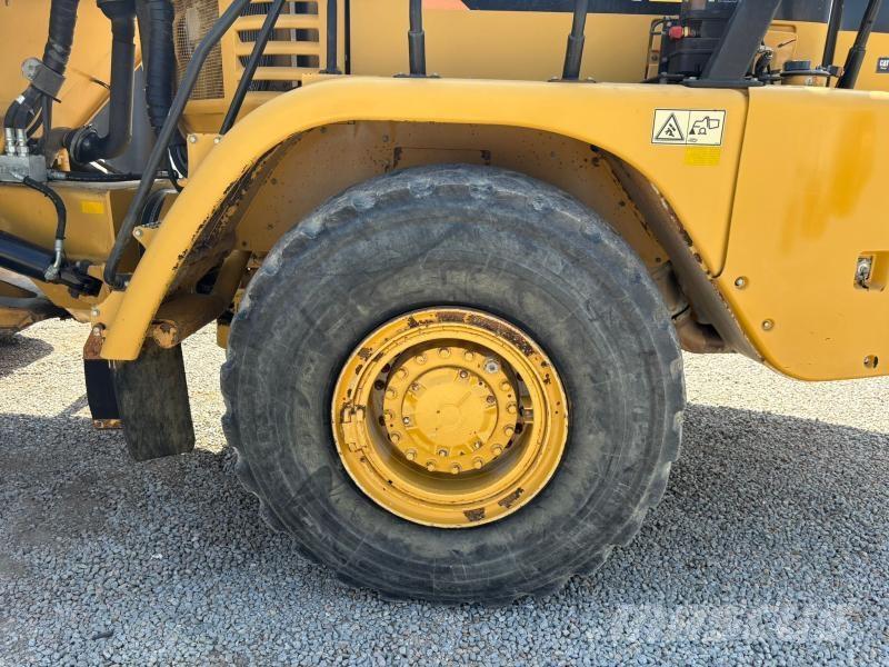 CAT 730 鉸接式起吊車