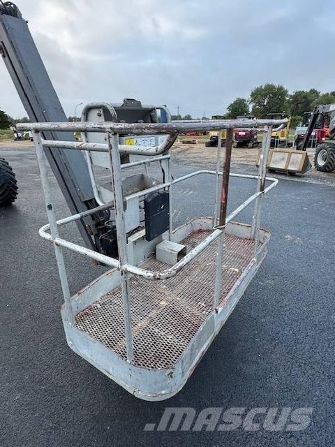 Manitou 200 ATJ 緊湊型自走式伸縮臂式升降機