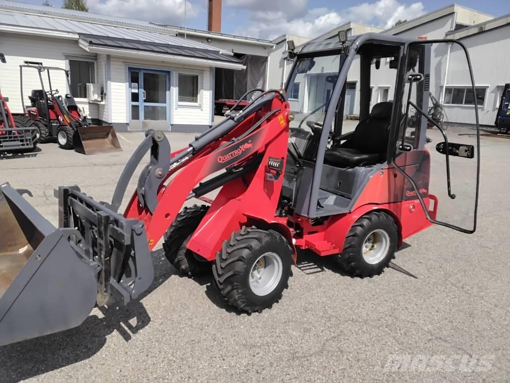 QuattroX 810 小型裝載機