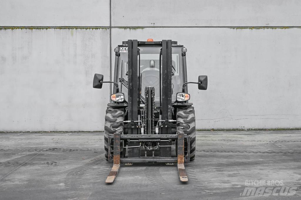 Manitou MC 25-4 柴油卡車