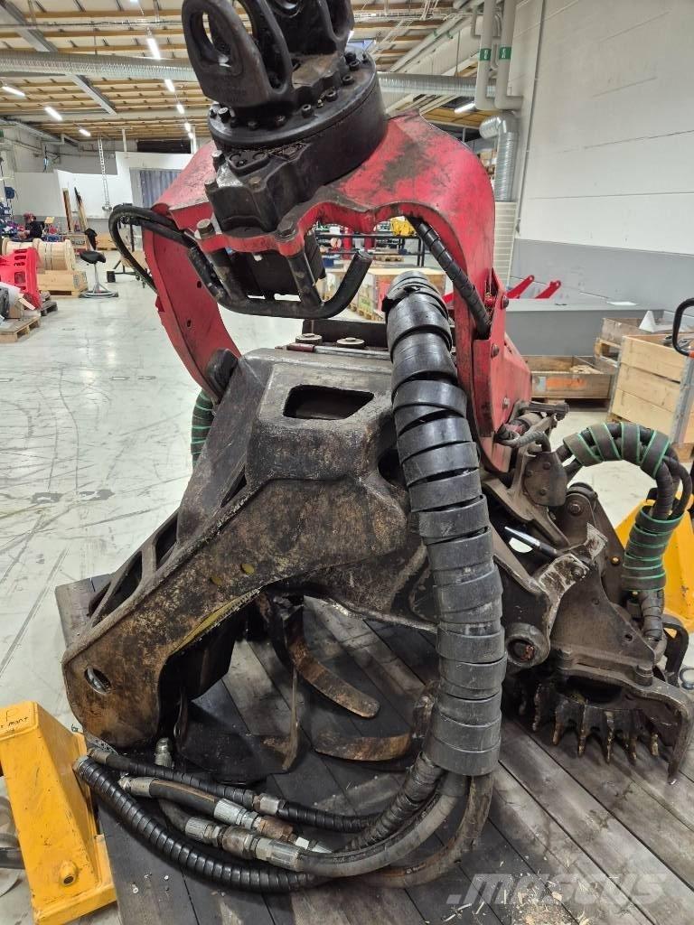 Komatsu C 144 收穫機頭