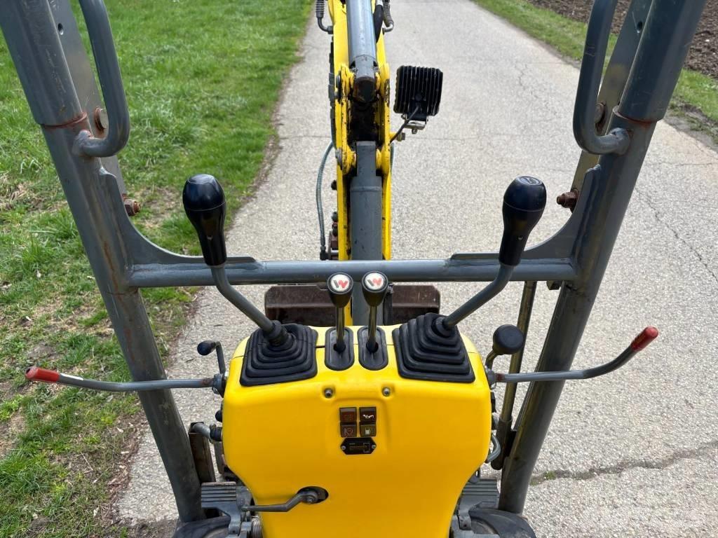 Wacker Neuson 803 小型挖土機/掘鑿機<7t(小型挖掘機)