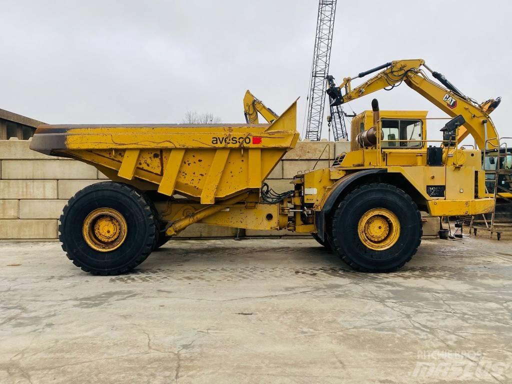 CAT D 25 C 鉸接式起吊車