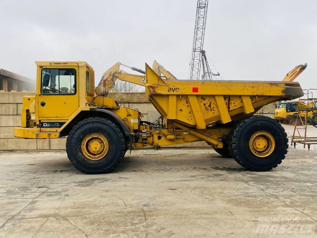 CAT D 25 C 鉸接式起吊車