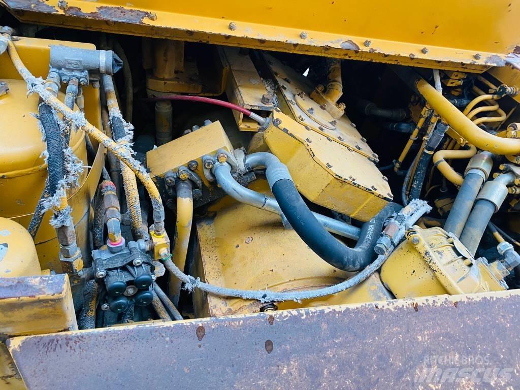 CAT D 25 C 鉸接式起吊車