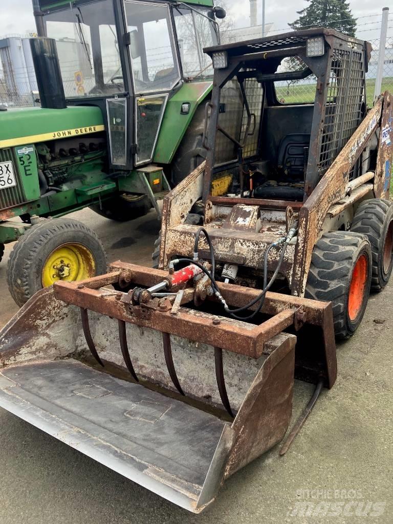 Bobcat 743 滑移轉向裝載機