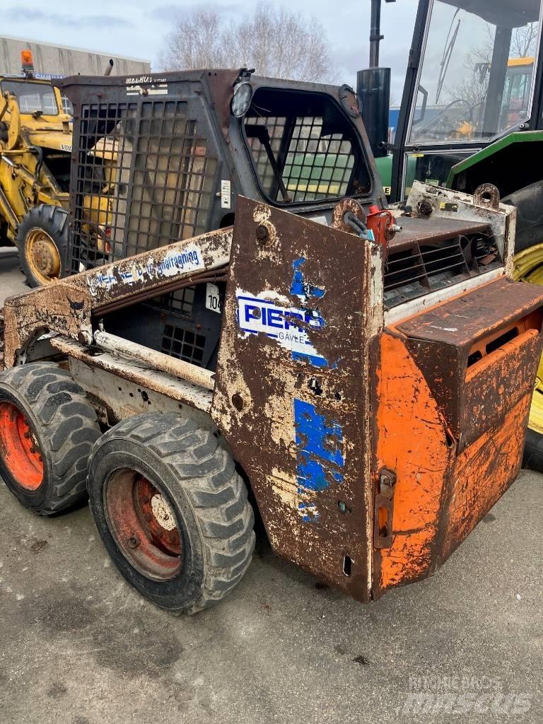 Bobcat 743 滑移轉向裝載機