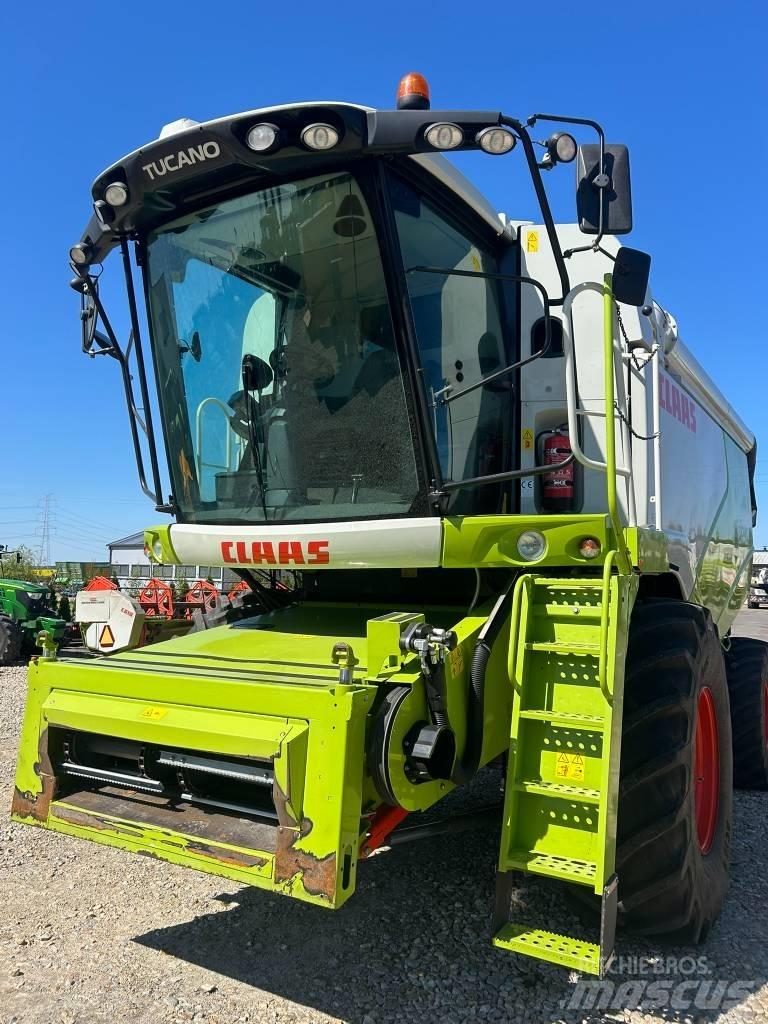 CLAAS Tucano 440 聯合收穫機