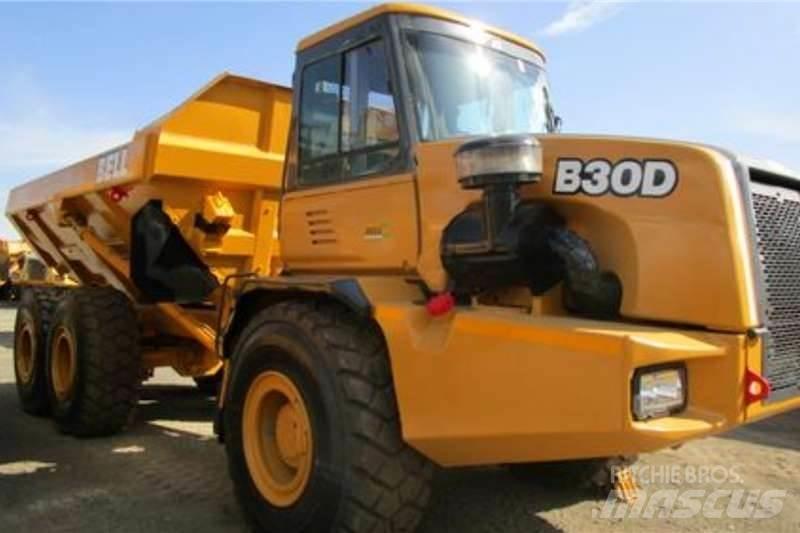 Bell B30D 鉸接式起吊車