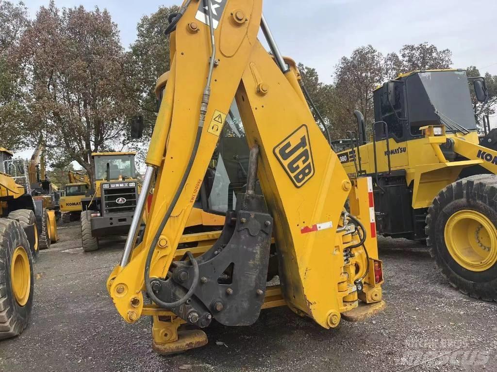 JCB 3CX 反鏟裝載機