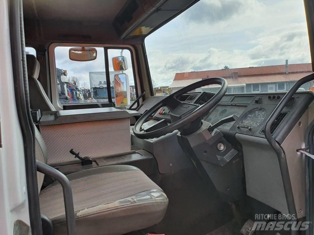 Volvo FE618 拖車裝載高空作業平台