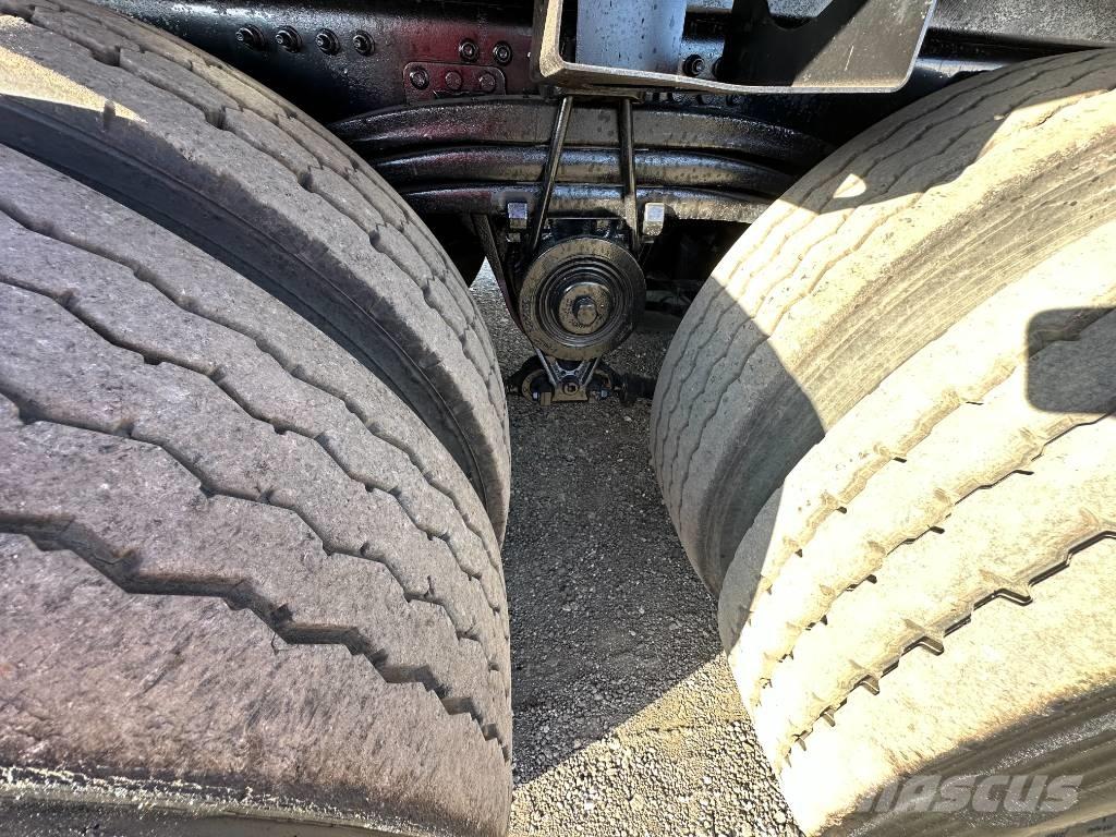 Mack LR 613 垃圾車