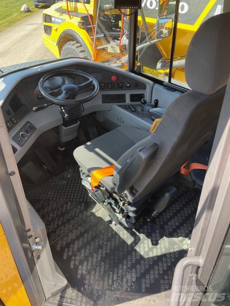 Volvo A30G 鉸接式起吊車