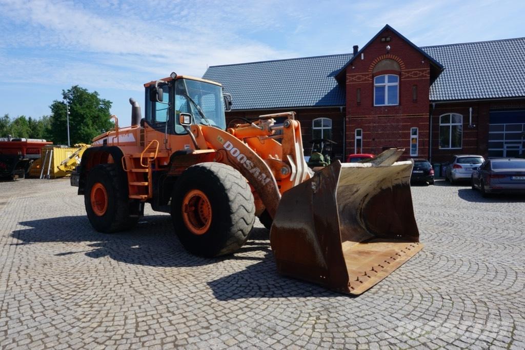 Doosan DL 400 輪胎式裝載機