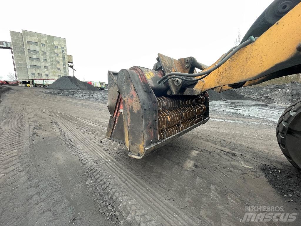 Liebherr L 580 輪胎式裝載機