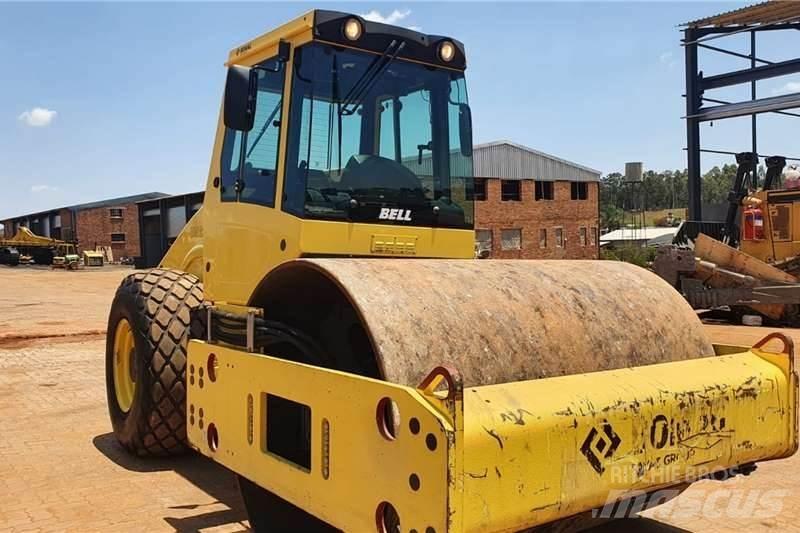 Bomag BW212D-40 複合式滾壓機