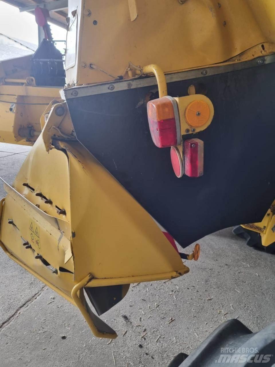 New Holland TF 76 聯合收穫機