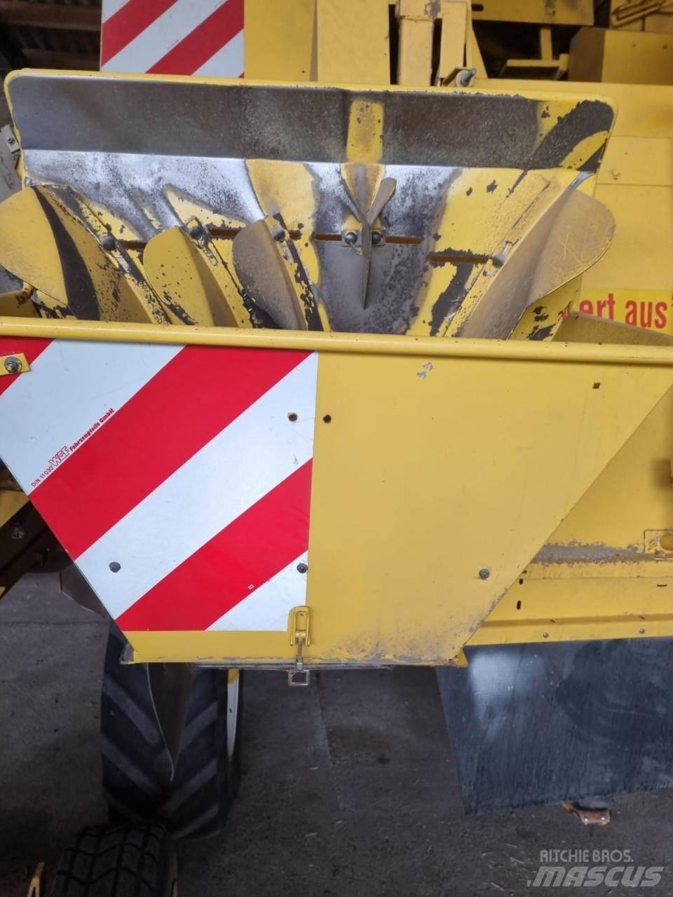 New Holland TF 76 聯合收穫機