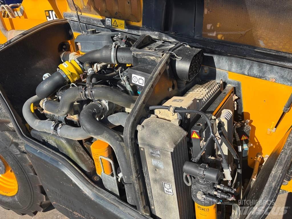 JCB 535-125 Hiviz 伸縮臂操作車