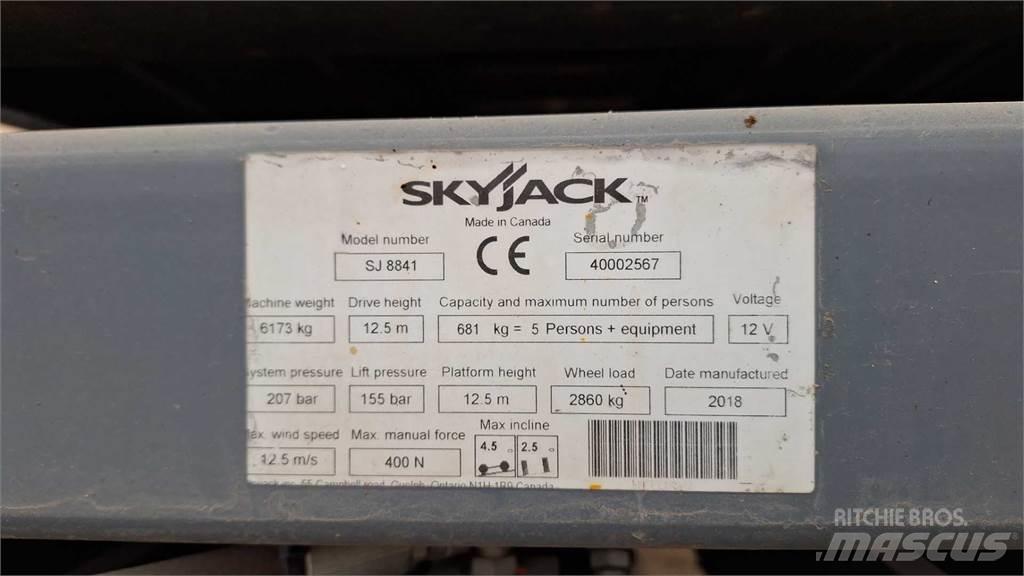 SkyJack 8841RT 剪式升降機