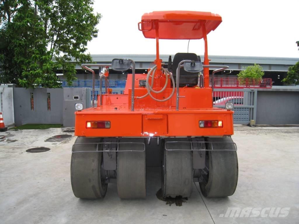 Sakai TZ 701 膠輪滾壓機