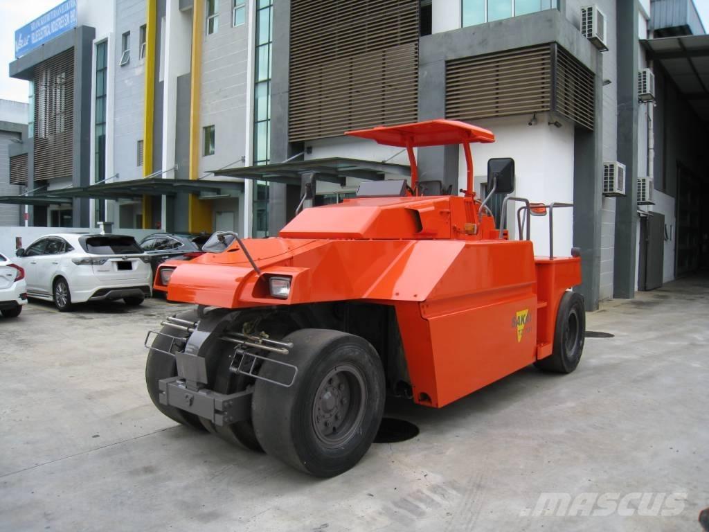 Sakai TZ 701 膠輪滾壓機