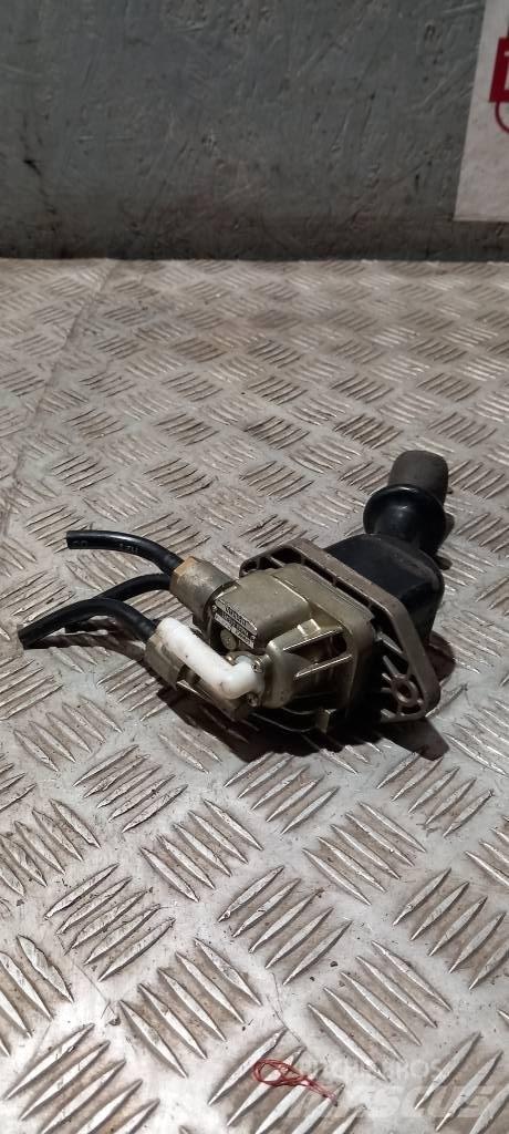 MAN TGA  81523156171 駕駛室與內部