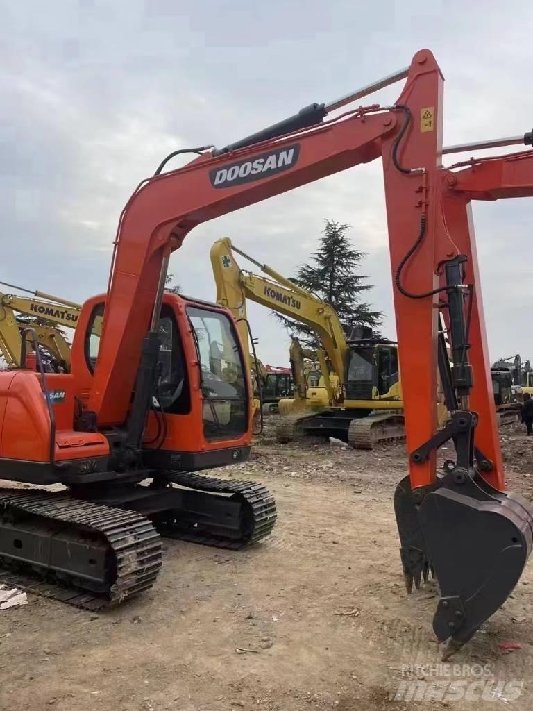 Doosan DX 80 中型挖土機/掘鑿機/挖掘機 7t-12t